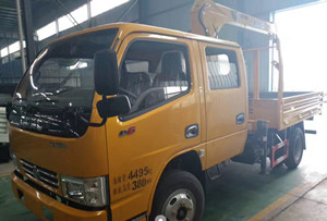 東風(fēng)多利卡藍(lán)牌雙排隨車吊圖片