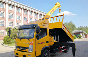 3.2噸4噸時(shí)風(fēng)風(fēng)馳藍(lán)牌隨車吊圖片