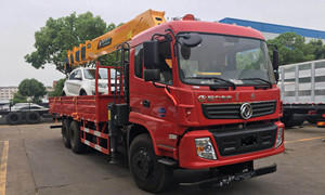 短軸距后雙橋隨車吊7米1廂圖片