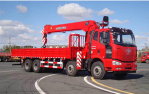 解放國六前四后八隨車吊圖片