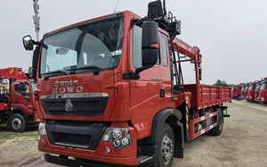 宏昌天馬8噸五節(jié)豪沃隨車吊圖片